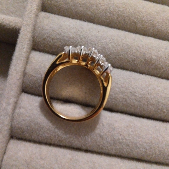 Womens ring Size 5 - Picture 2 of 7
